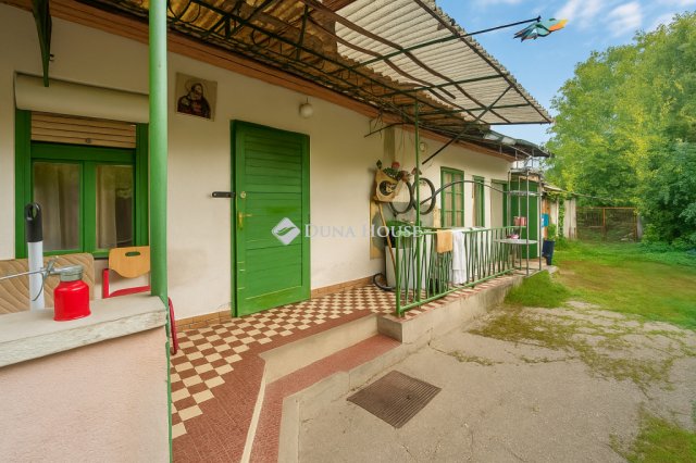 Eladó családi ház, Szigetszentmiklóson 65 M Ft, 2 szobás