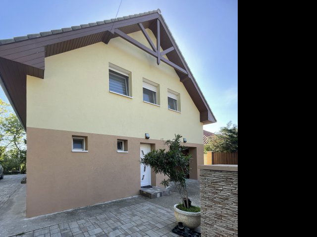 Eladó családi ház, Szigetszentmiklóson 149.99 M Ft, 6 szobás