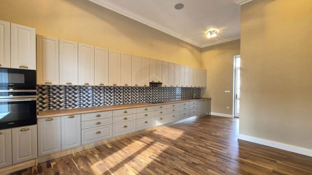 Eladó családi ház, Baján 120 M Ft, 6 szobás