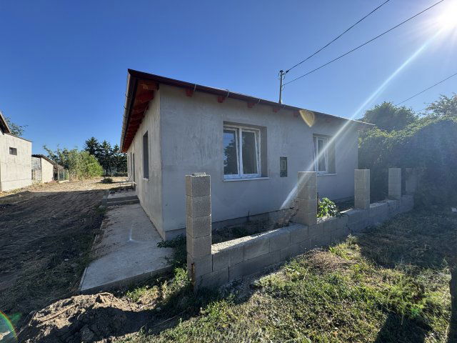 Eladó családi ház, Zsámbokon 55 M Ft, 3 szobás