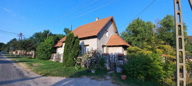 Eladó családi ház, Csákváron 57.5 M Ft, 1+2 szobás