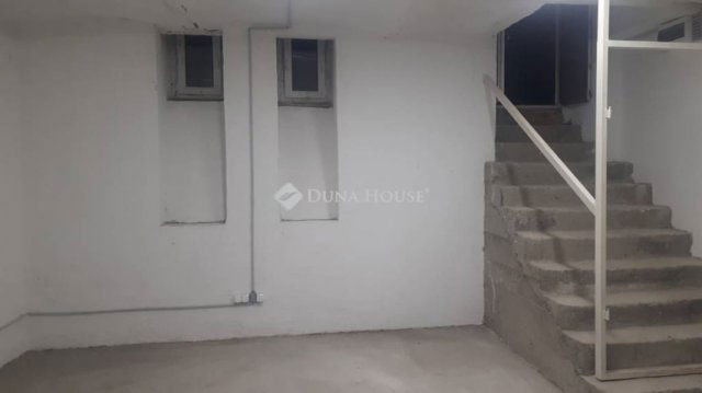 Eladó ipari ingatlan, Budapesten, VIII. kerületben 18.9 M Ft