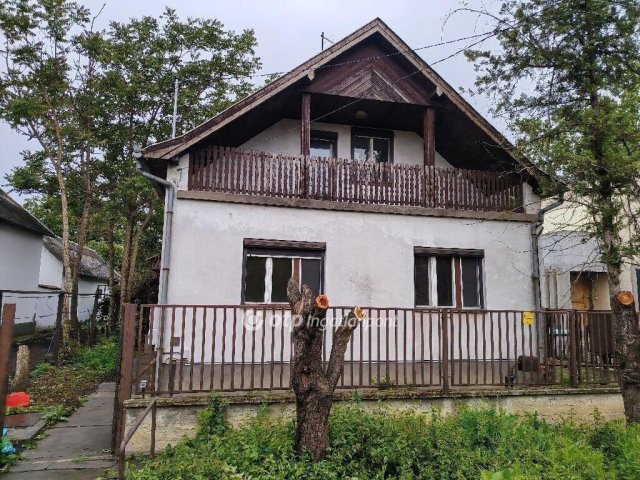 Eladó családi ház, Kisújszálláson 29.99 M Ft, 4+1 szobás