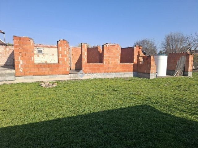 Eladó családi ház, Szegeden 155 M Ft, 4 szobás