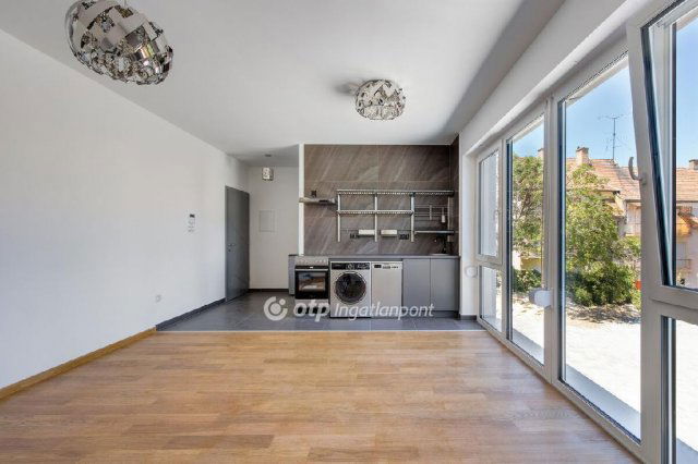 Eladó téglalakás, Budapesten, II. kerületben 77.9 M Ft, 1 szobás