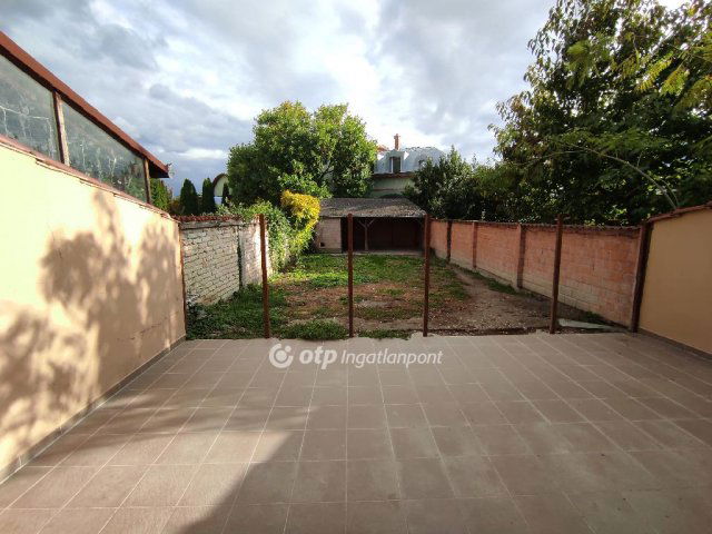 Kiadó téglalakás, albérlet, Kalocsán 270 E Ft / hó, 1+3 szobás