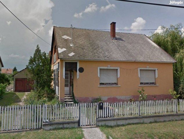 Eladó családi ház, Gönyűn 40 M Ft, 3 szobás