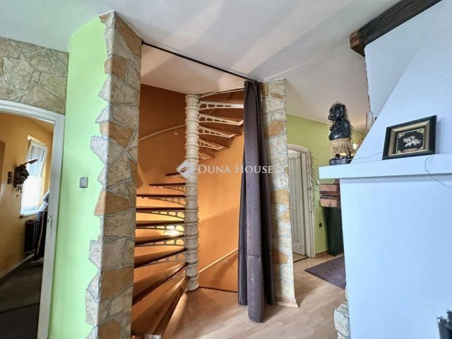 Eladó családi ház, Sülysápon 180 M Ft, 8 szobás