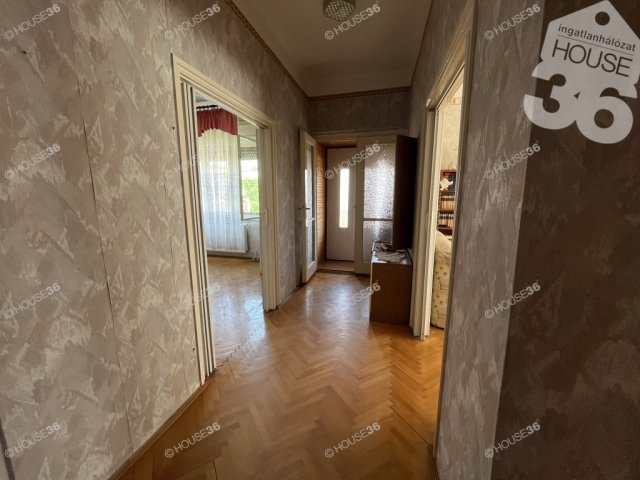 Eladó családi ház, Solton 57 M Ft, 5 szobás