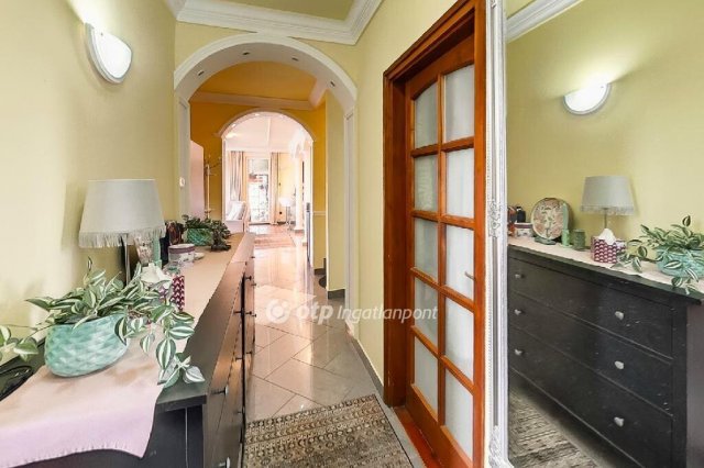 Eladó családi ház, Budapesten, II. kerületben 780 M Ft, 8 szobás