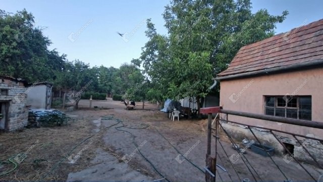 Eladó családi ház, Ácson 29.9 M Ft, 1 szobás
