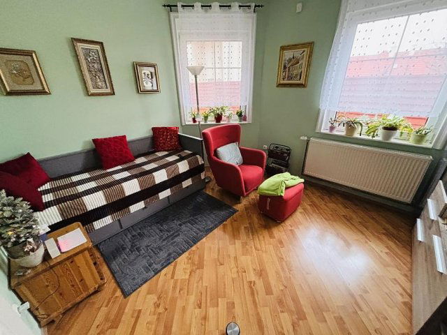 Eladó családi ház, Fóton 199.9 M Ft, 7+1 szobás