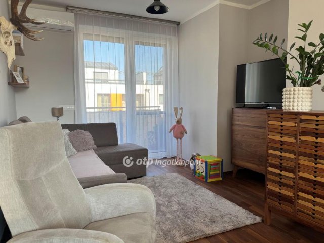 Eladó téglalakás, Mosonmagyaróváron 76.98 M Ft, 3 szobás