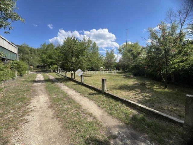 Eladó ipari ingatlan, Kesztölcön 250 M Ft / költözzbe.hu