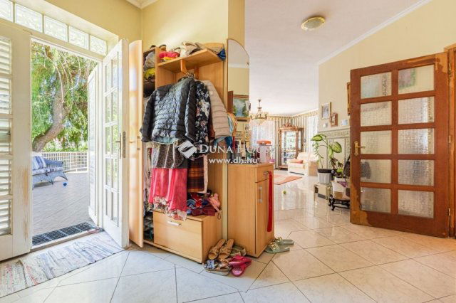 Eladó családi ház, Budapesten, XVI. kerületben 360 M Ft