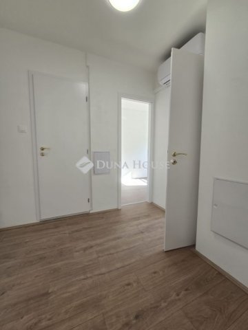 Eladó panellakás, Pécsett 44.9 M Ft, 2+1 szobás