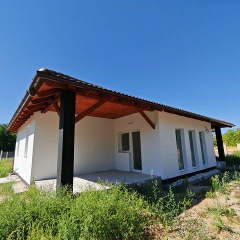 Eladó családi ház, Kiskunlacházán 84.9 M Ft, 4+1 szobás