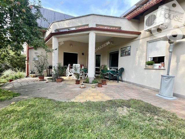 Eladó családi ház, Kiskunfélegyházán 170 M Ft, 5 szobás