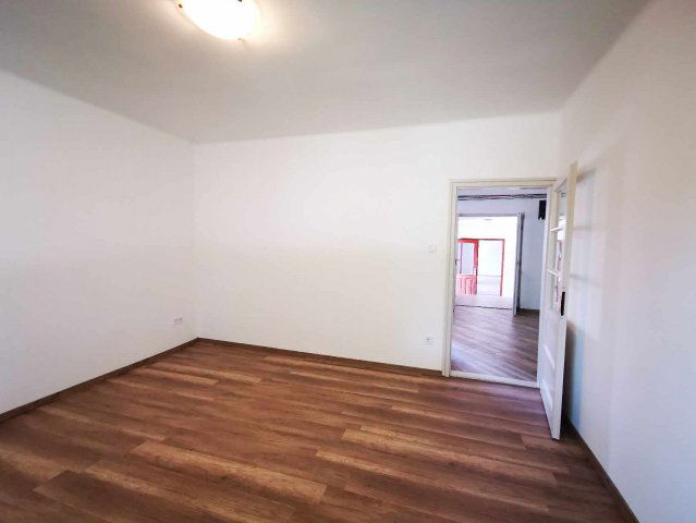 Kiadó családi ház, albérlet, Makón, Lendvai utcában, 4 szobás