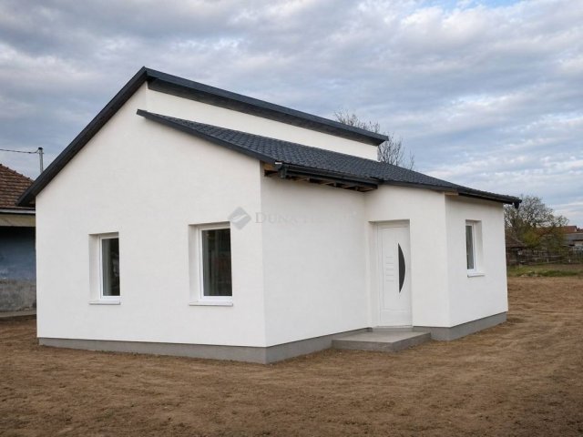 Eladó családi ház, Tápiószentmártonon 37.9 M Ft, 3 szobás