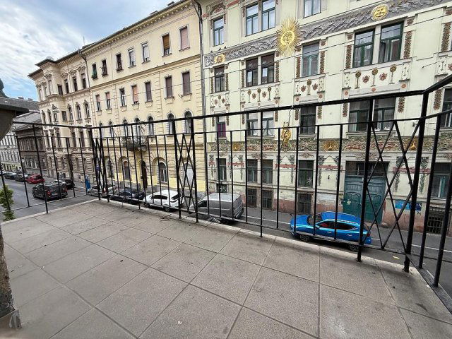 Eladó téglalakás, Budapesten, VI. kerületben, Izabella utcában