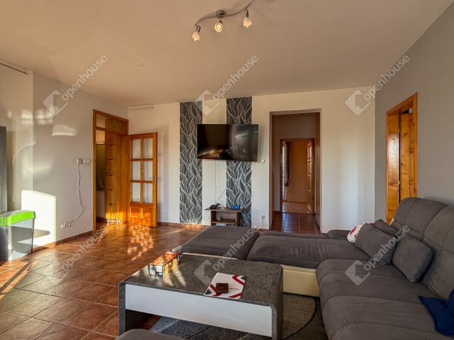 Eladó téglalakás, Szegeden 81.5 M Ft, 4 szobás
