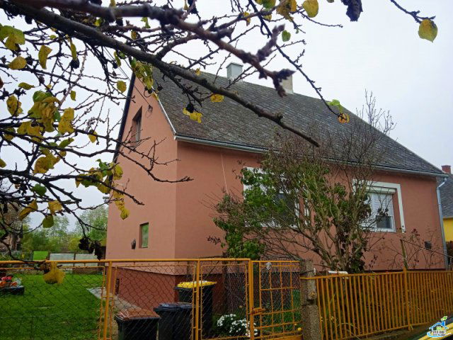 Eladó családi ház, Ácson 35 M Ft, 3 szobás