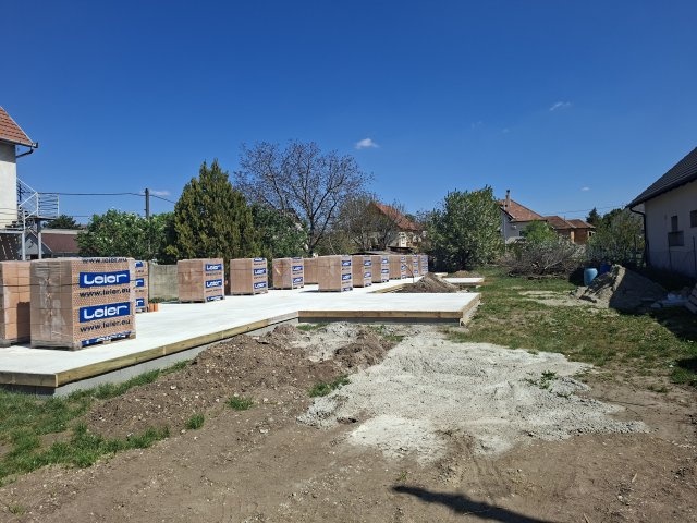 Eladó ikerház, Taksonyon 99.99 M Ft, 4 szobás