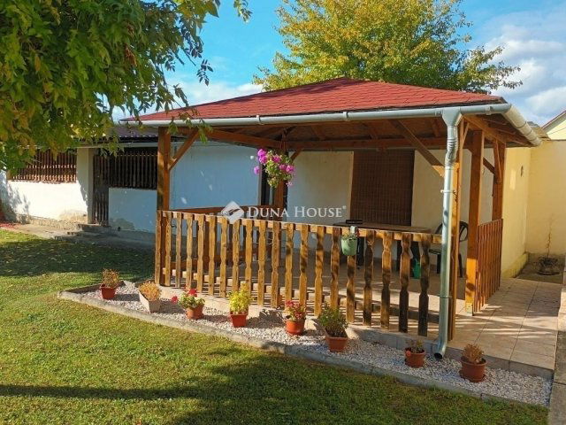 Eladó családi ház, Székesfehérvárott 83 M Ft, 4 szobás