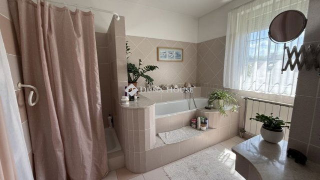 Eladó ikerház, Budapesten, XIX. kerületben 289 M Ft, 7 szobás