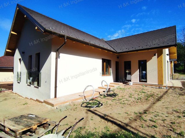 Eladó családi ház, Veresegyházon 146.8 M Ft, 5 szobás