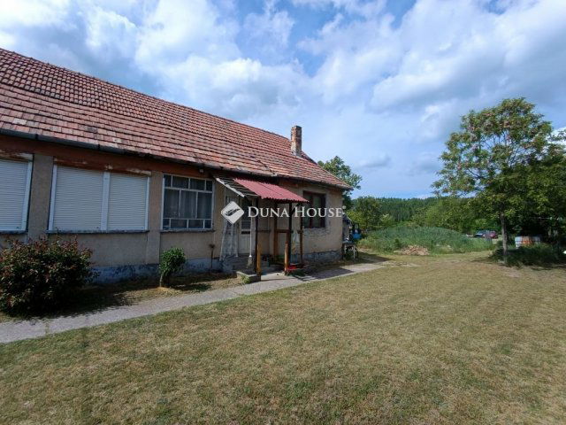 Eladó családi ház, Tápiószentmártonon 15.9 M Ft, 2 szobás