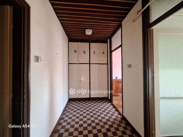 Eladó téglalakás, Gádoroson 18 M Ft, 1+2 szobás