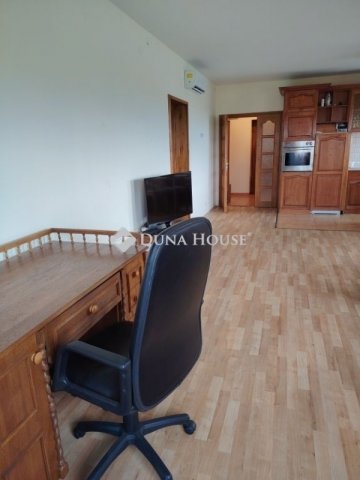 Eladó téglalakás, Dunaújvárosban 89 M Ft, 3 szobás