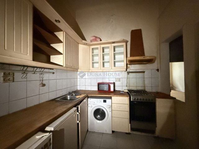 Eladó téglalakás, Budapesten, VIII. kerületben 56.4 M Ft