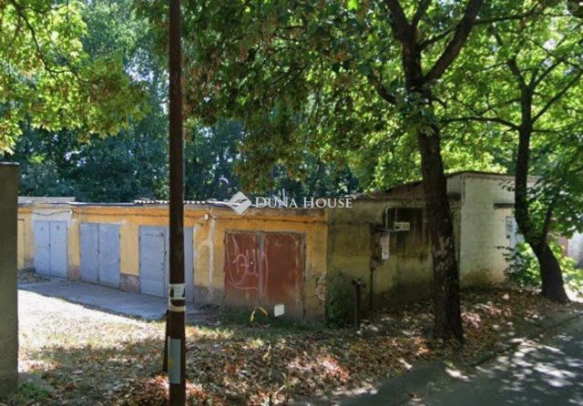 Eladó garázs, Pécsett 7.9 M Ft / költözzbe.hu