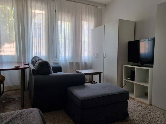 Kiadó téglalakás, albérlet, Pécsett 170 E Ft / hó, 1 szobás