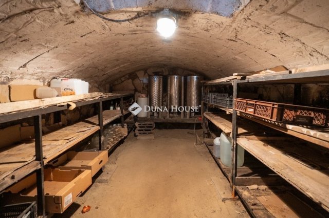 Eladó családi ház, Vértessomlón 134.9 M Ft, 7 szobás