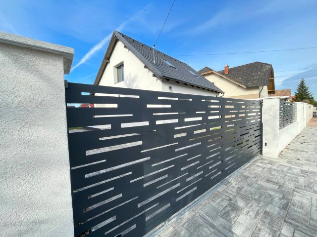 Eladó családi ház, Szigetszentmiklóson 127 M Ft, 3 szobás