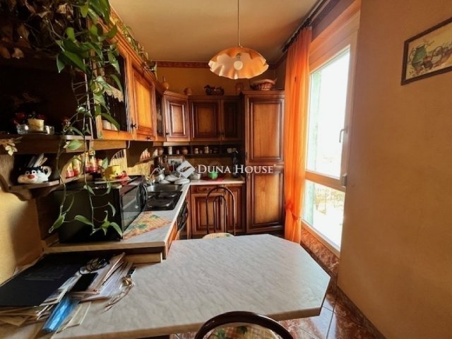 Eladó panellakás, Pécsett 49.9 M Ft, 3 szobás