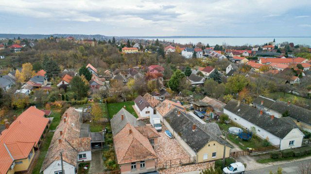 Eladó családi ház, Balatonkenesén 99.9 M Ft, 6 szobás