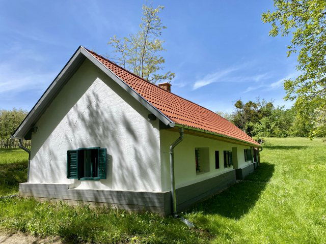 Eladó nyaraló, Lesencefaluban 25.9 M Ft, 2 szobás