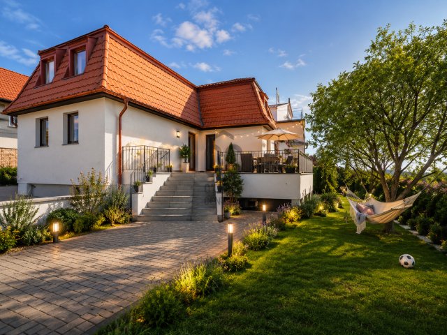 Eladó családi ház, Szentendrén 149.9 M Ft, 5 szobás