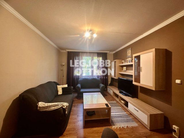 Eladó panellakás, Cegléden 39.9 M Ft, 2 szobás