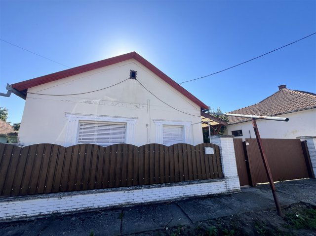 Eladó családi ház, Sarkadon 14.5 M Ft, 5 szobás