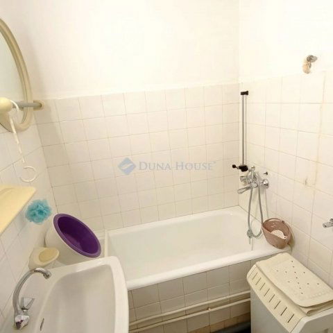 Eladó téglalakás, Szegeden 49.9 M Ft, 2 szobás