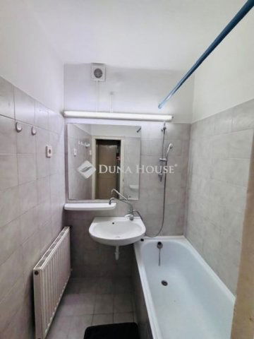 Eladó téglalakás, Pécsett 59.9 M Ft, 2 szobás