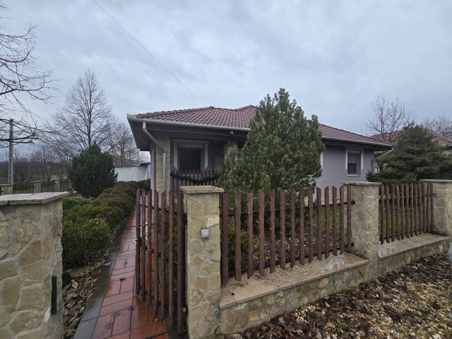 Eladó családi ház, Detken 79 M Ft, 6 szobás