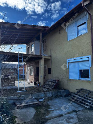 Eladó családi ház, Szomódon 65 M Ft, 9 szobás