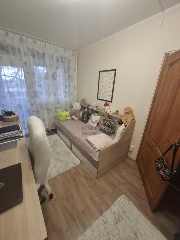 Eladó panellakás, Debrecenben 57.9 M Ft, 3 szobás